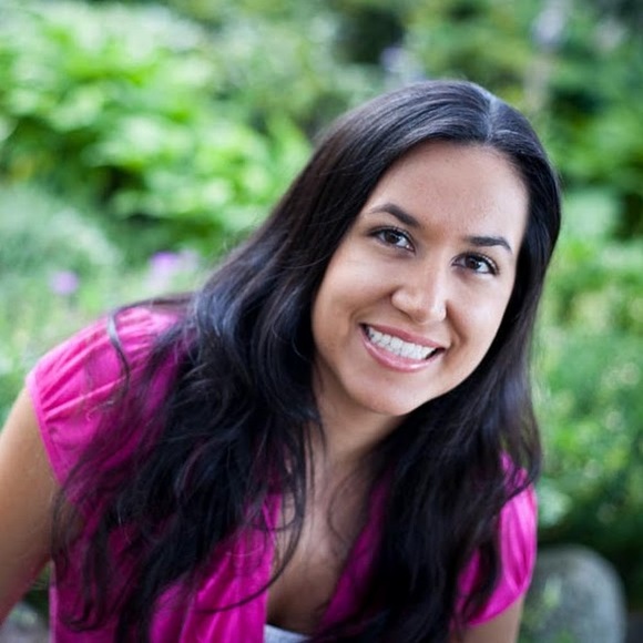 Welcome to my closet! About me ⬇️ - Picture 2 of 3